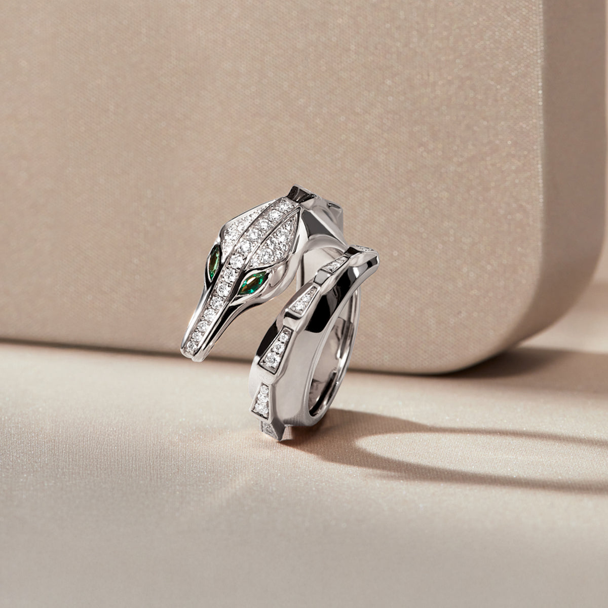 SPIKE SIGNATURE CROCO HALF PAVÉ DIAMOND RING, WHITE GOLD