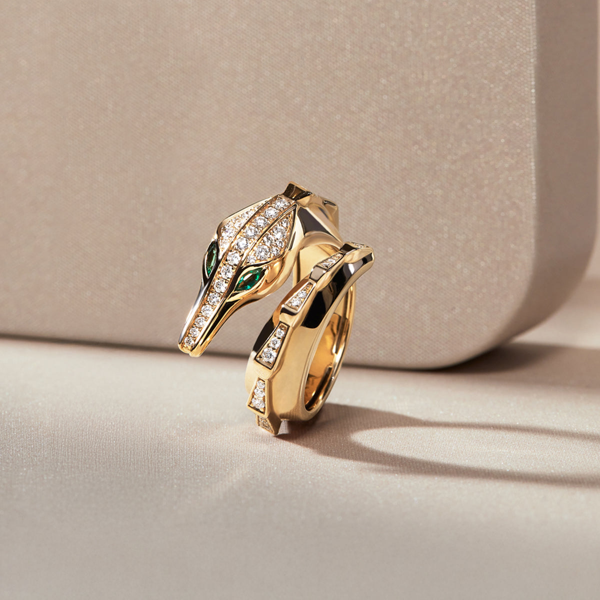 SPIKE SIGNATURE CROCO HALF PAVÉ DIAMOND RING, YELLOW GOLD